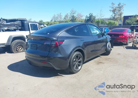 2025 Tesla Model Y Long Range Dual Motor Rear-Wheel Drive from USA, damaged, VIN 7SAYGDED9SF215904